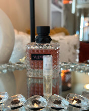 Load image into Gallery viewer, 2 mL DONNA BORN IN ROMA EAU DE PARFUM
