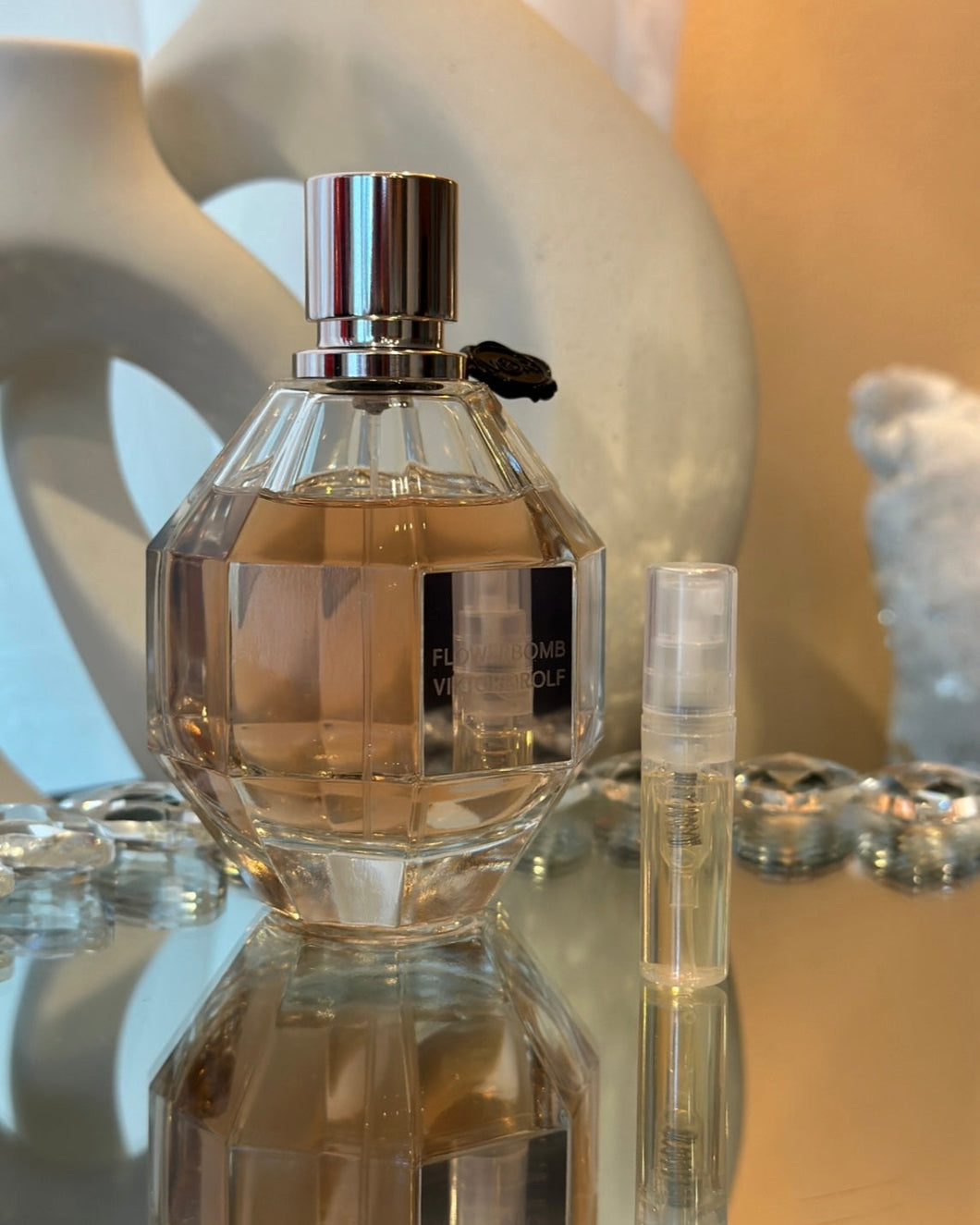 2 mL FLOWERBOMB EAU DE PARFUM BY VIKTOR & ROLF